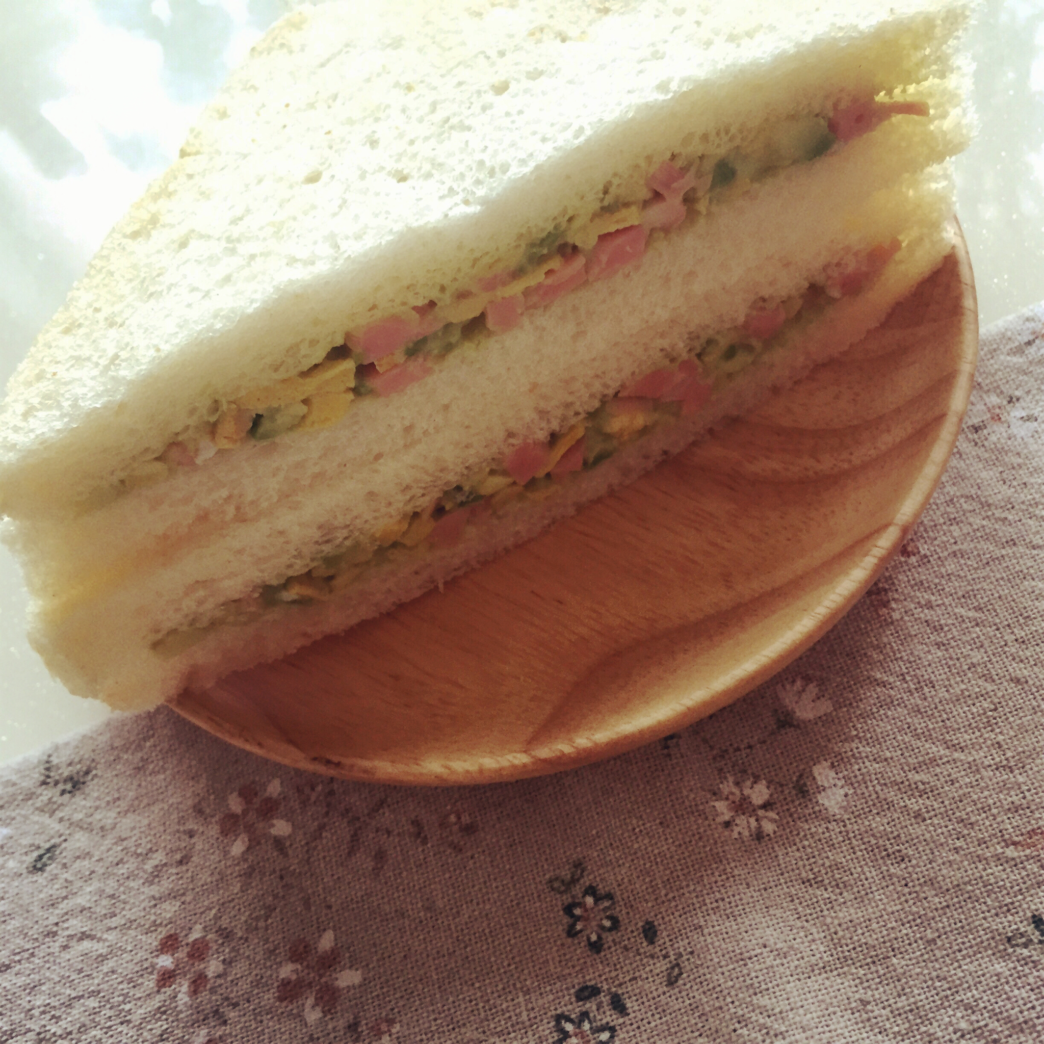 牛油果鸡蛋三明治