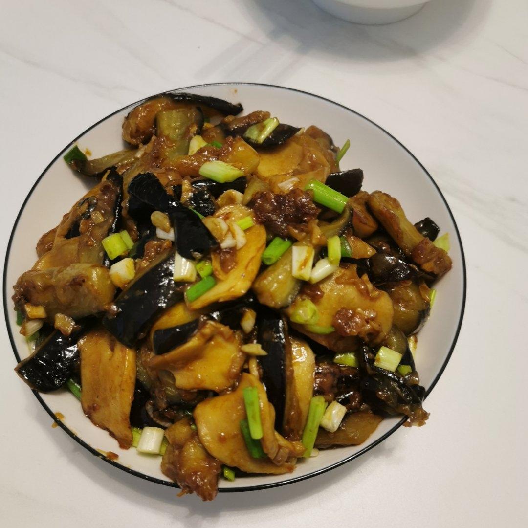 红烧茄子（佐西红柿尖椒）