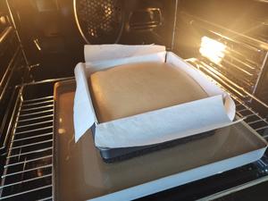 绵软湿润的古早蛋糕💕，抖臀duangduang~自制10寸方模（烫面水浴）的做法 步骤12
