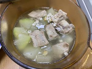 祛湿冬瓜小排汤的做法 步骤3
