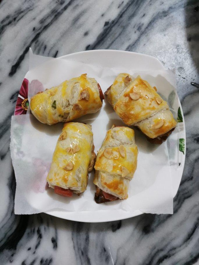 香肠酥皮卷：手抓饼皮还能这样吃，不用和面快速搞定早餐