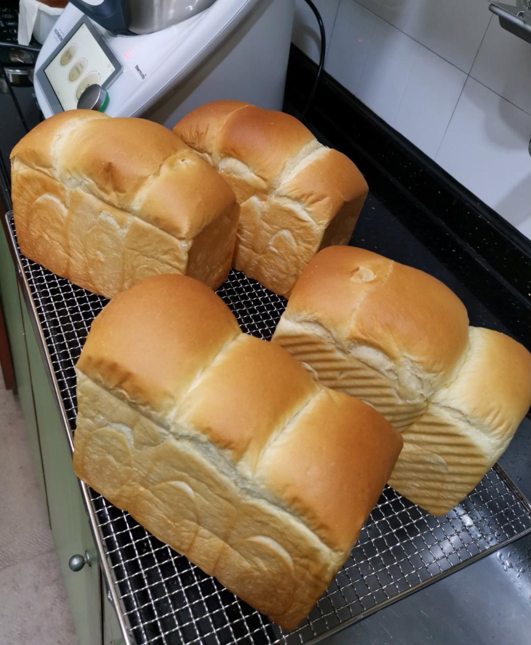 奶香纯粹的重料淡奶油吐司