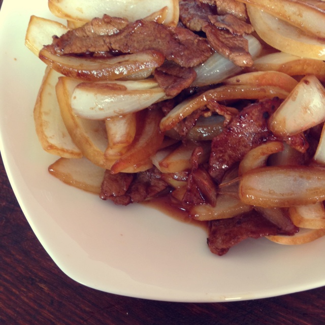 洋葱炒肉