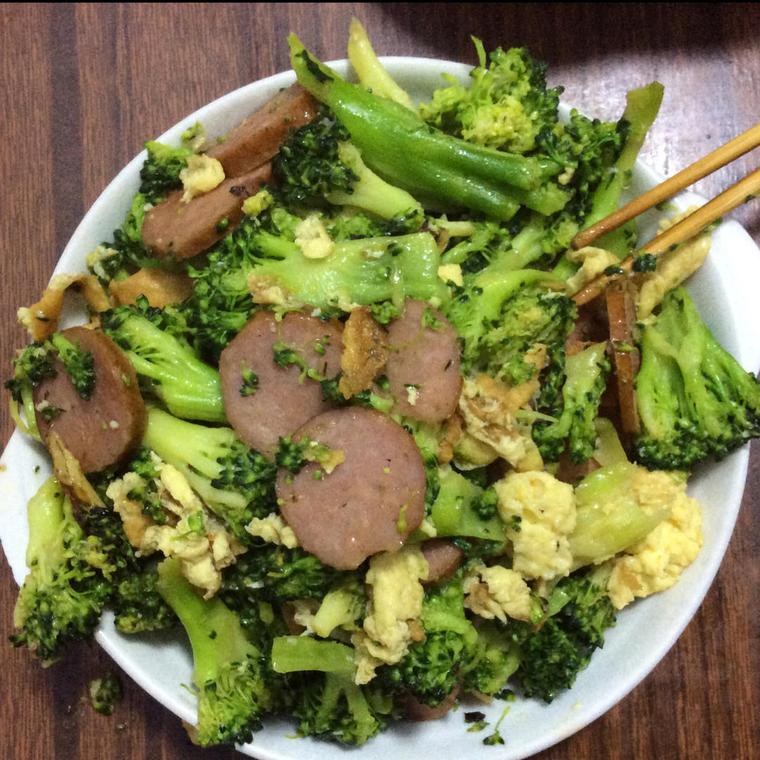 {☀快手晚餐☀}火腿肠滑蛋西兰花