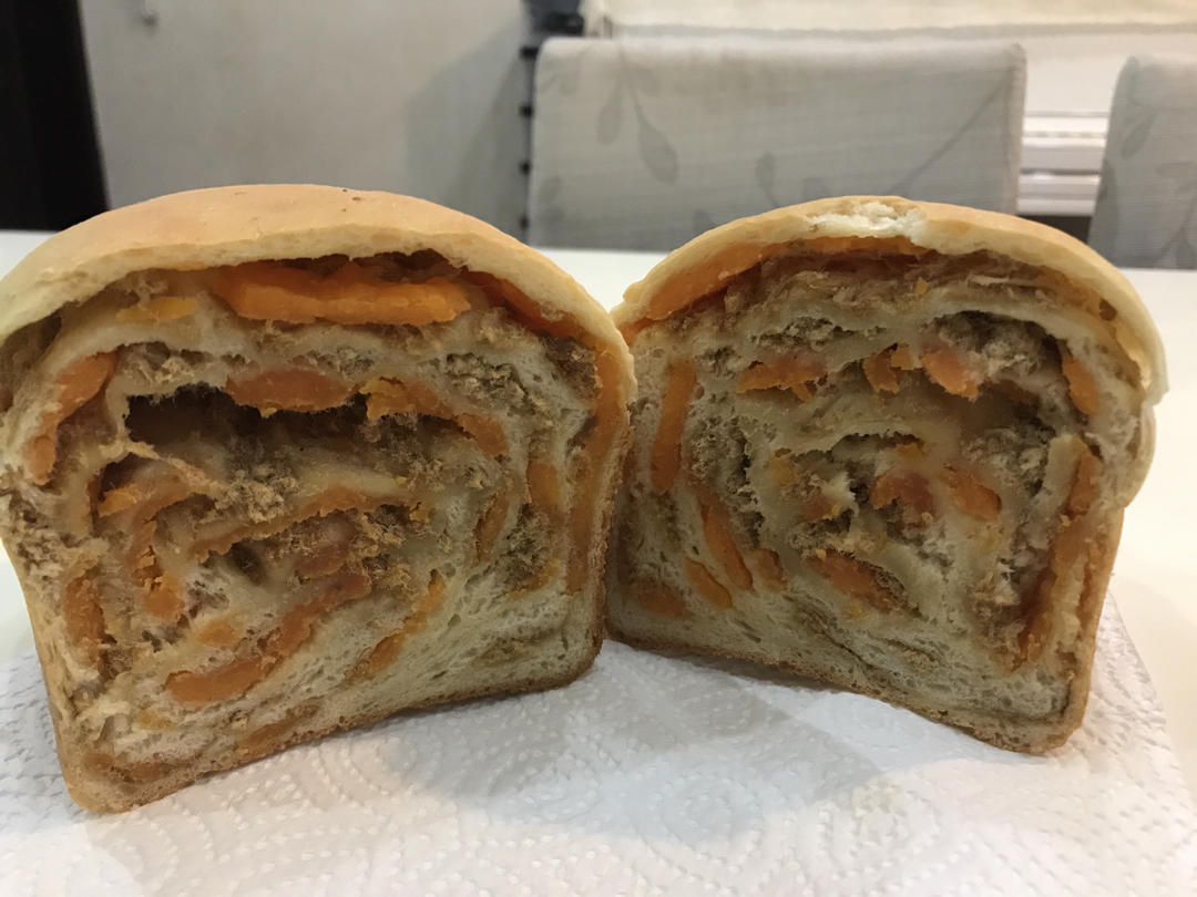 无敌好吃的蛋黄肉松吐司