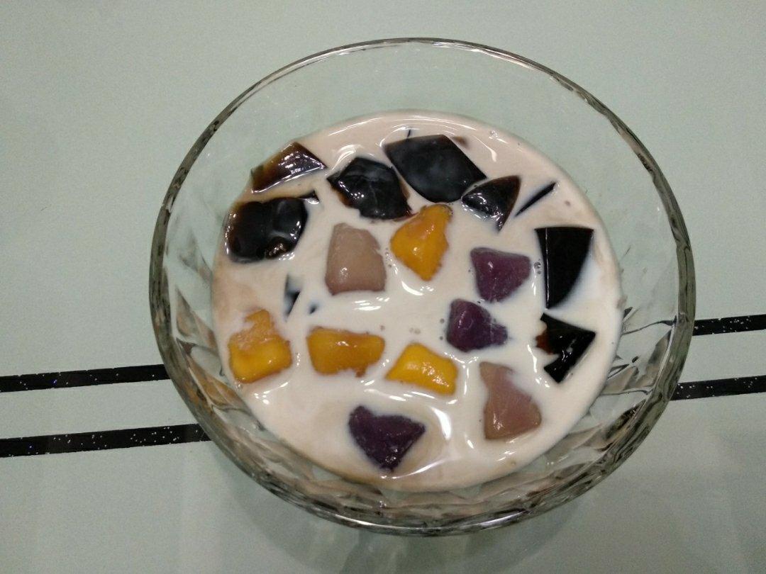 清凉消暑美味芋圆龟苓膏