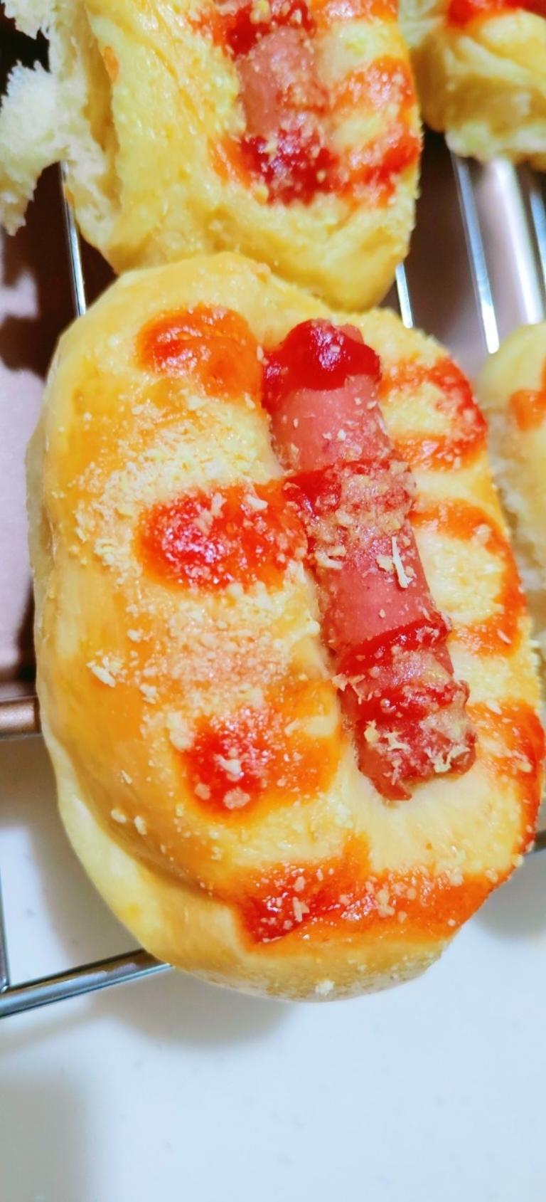 一个面团撑起一家店的台式面包—香肠面包