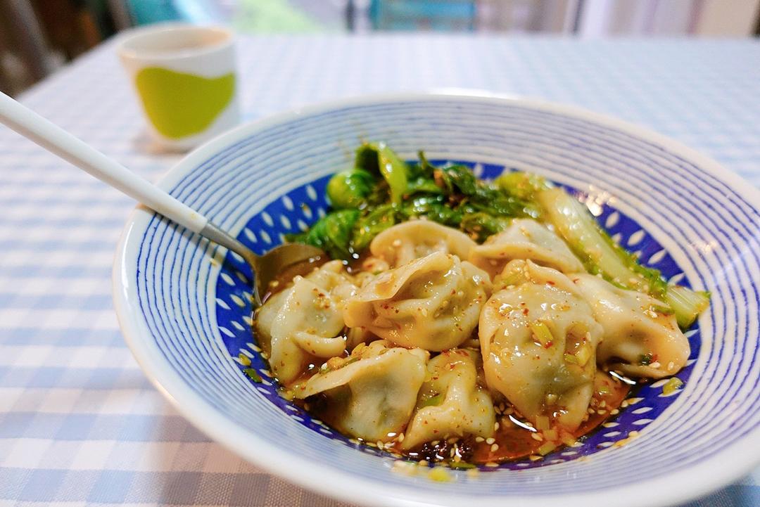 省时又便捷，没人能抗拒这碗酸汤水饺！🥟