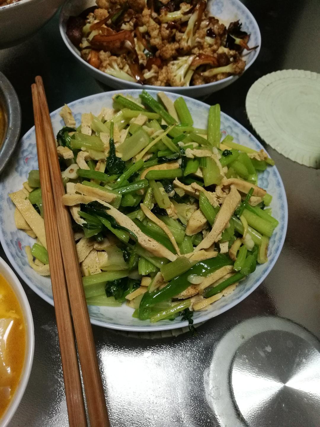 芹菜炒香干