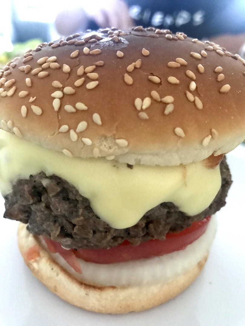 牛肉汉堡 煎出香嫩多汁的牛肉饼