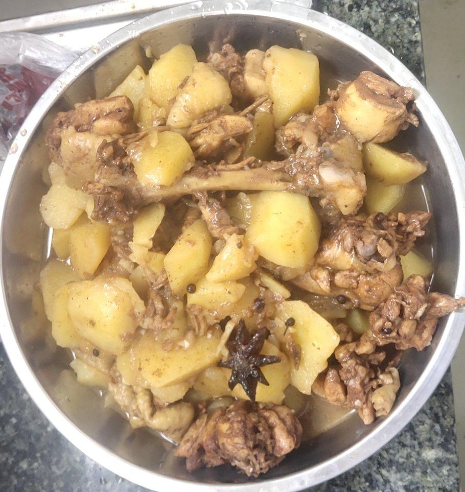 土豆炖鸡腿