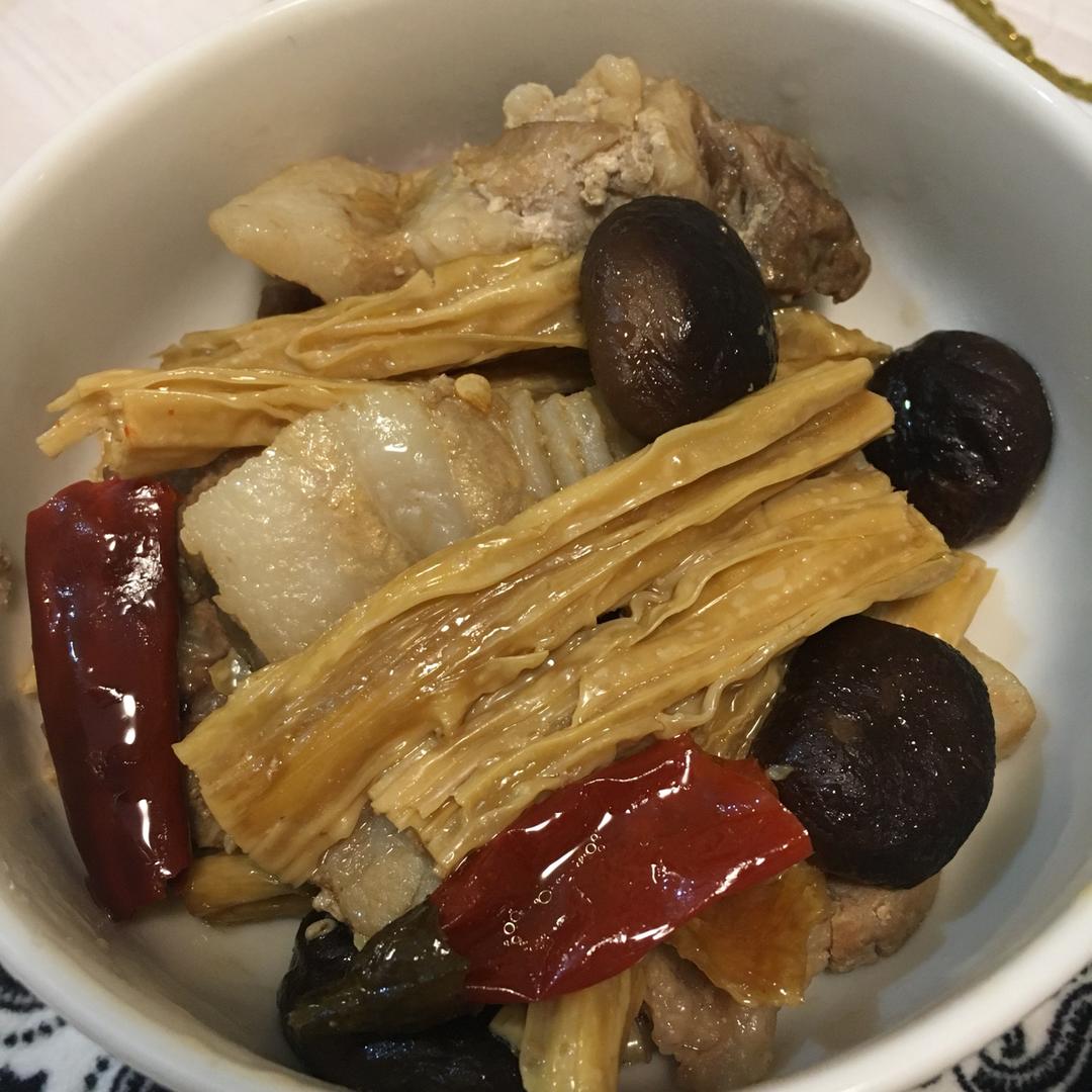 腐竹闷排骨