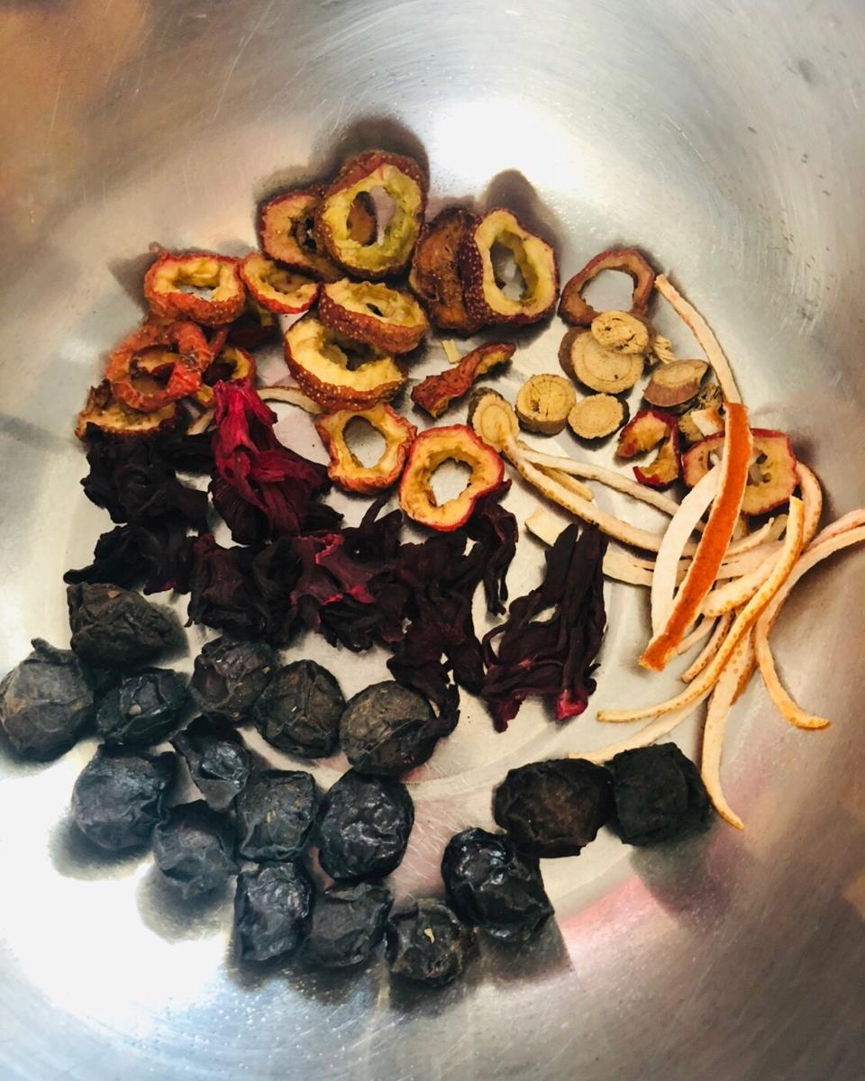 古法熬制酸梅汤（此方几乎无中药味孩子非常喜欢喝）