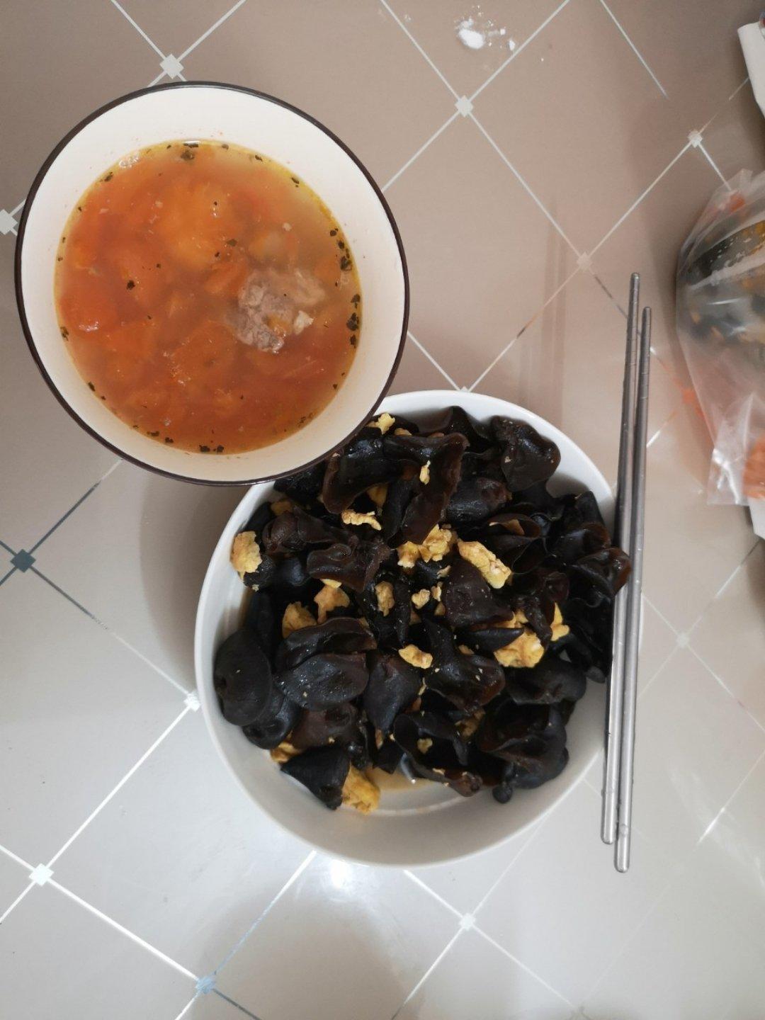 番茄土豆玉米排骨汤