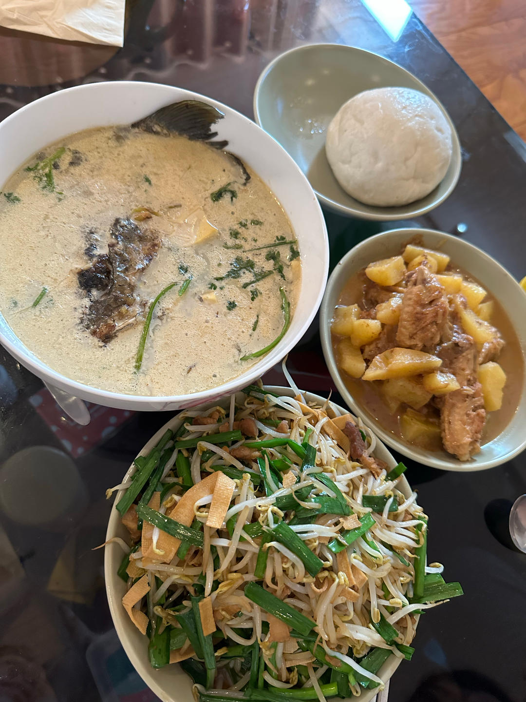 鲫鱼汤(鲫鱼豆腐汤)