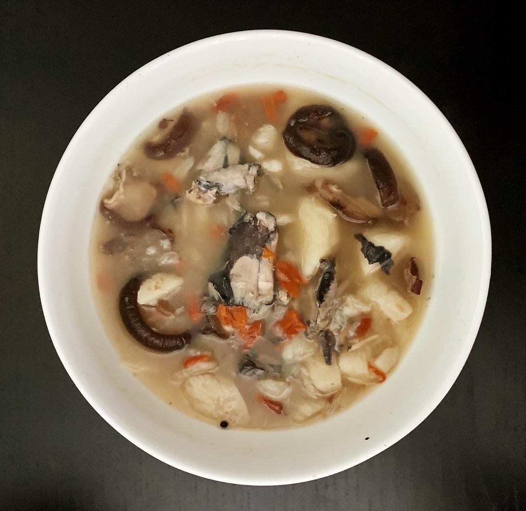 枸杞红枣乌鸡汤