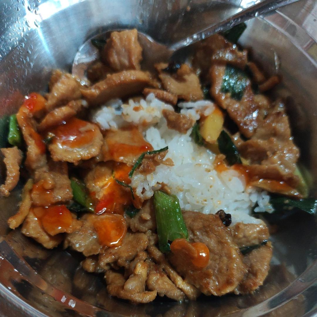 蒜苗炝炒嫩肉片（零基础炒好一道超爱的下饭菜）