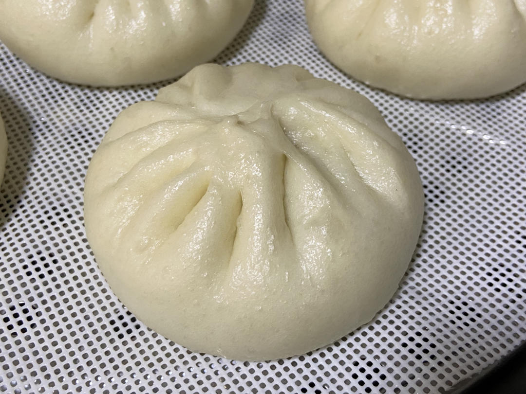 云朵般松软爆浆蜜汁叉烧包
