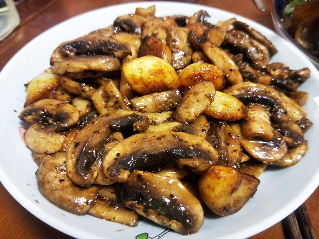 黑椒蒜粒炒口蘑