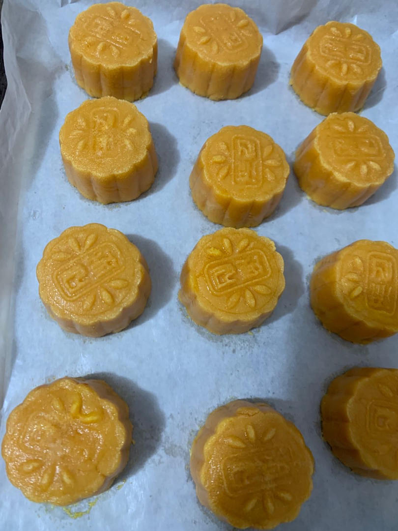 💃奶黄流心月饼——这是可以让你坐稳朋友圈厨霸位置的月饼🥮，没人点赞算我输👎