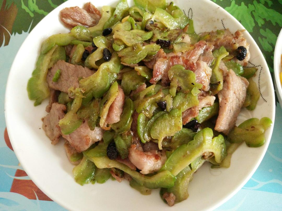 苦瓜炒肉片