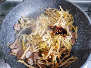 黄花菜炒肉的做法 步骤4