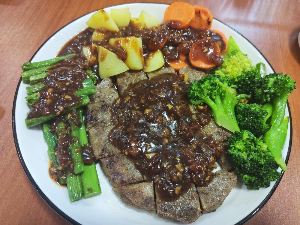 黑椒牛排（配酱汁做法）