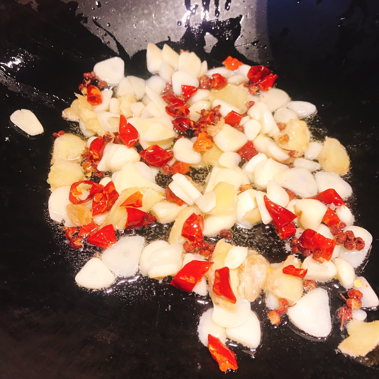 花蛤汤（蛤蜊汤）可做火锅汤底的做法 步骤1