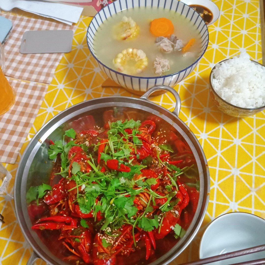 肉蟹煲的鸡爪鸡翅