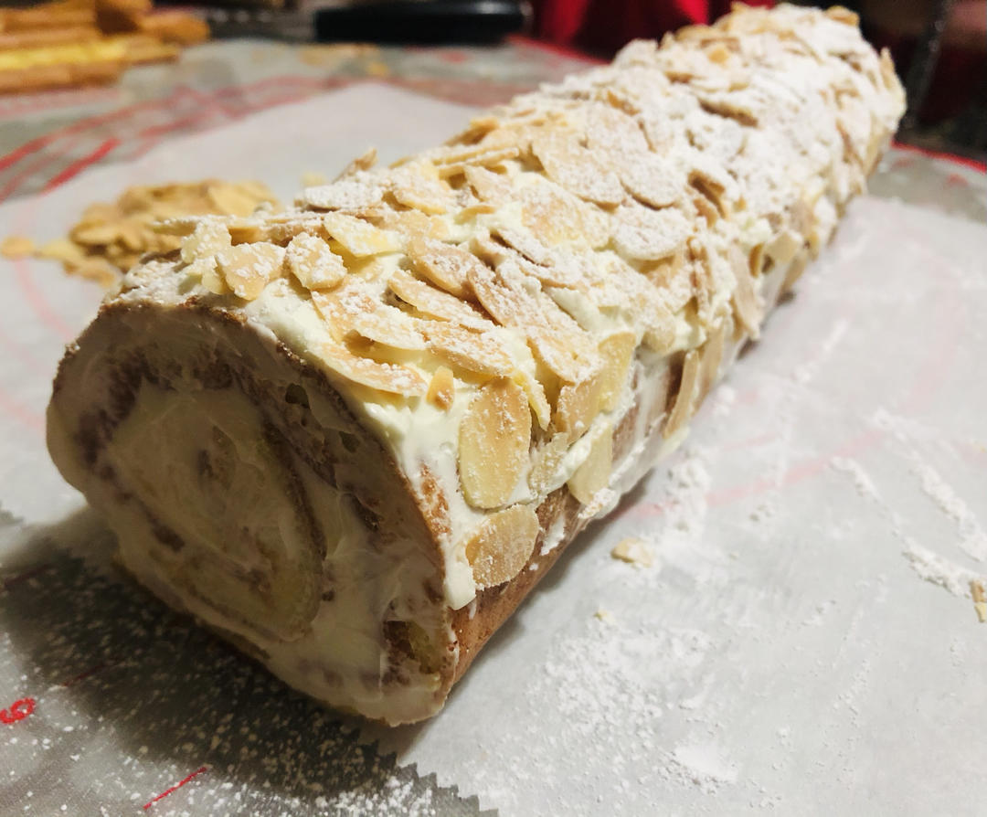 咸奶油杏仁蛋糕卷