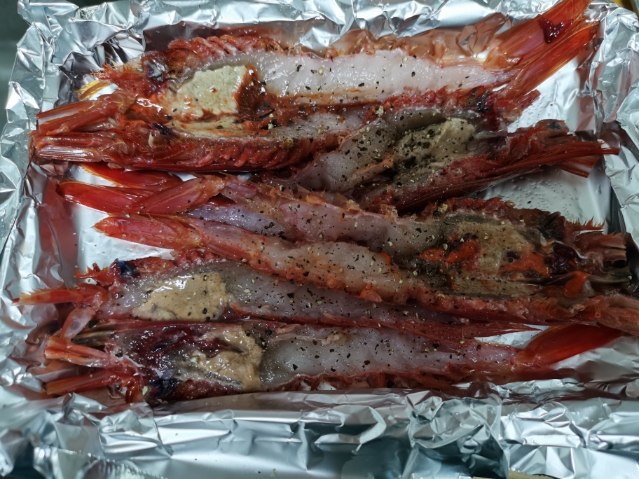 黑椒烤大虾，烤箱极简菜谱的做法 步骤1