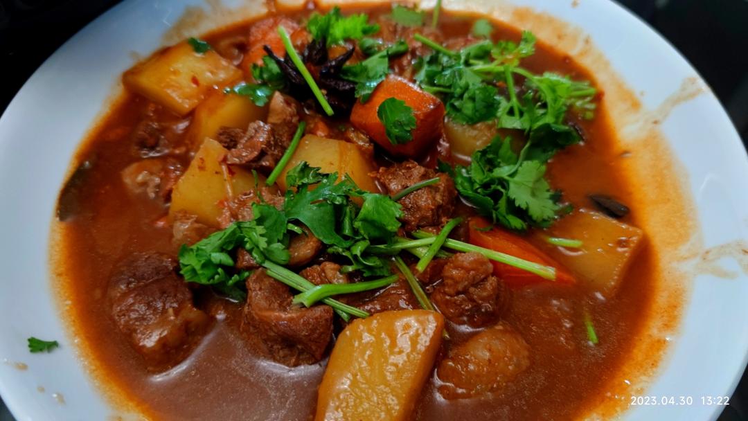土豆焖牛腩