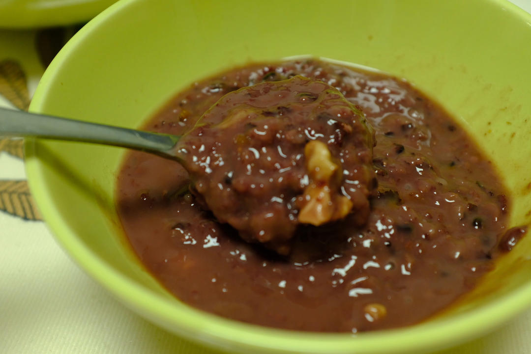 花生红枣黑米粥