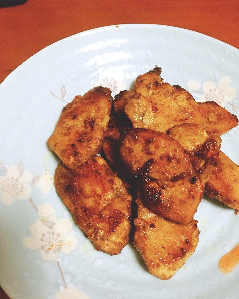 酷炫屌炸天好吃的煎鸡胸肉（香蒜蜂蜜煎鸡胸肉）