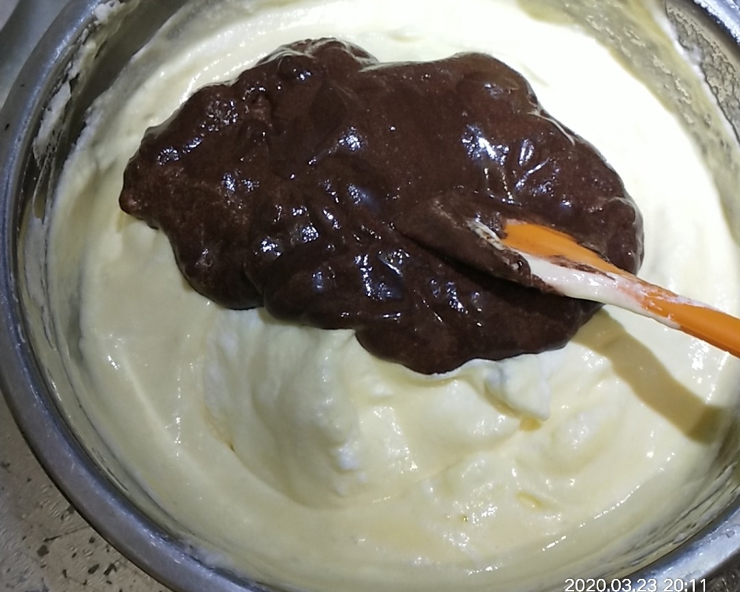 初学者毛巾面巧克力奶油卷蛋糕（可可粉，香草精）的做法 步骤16