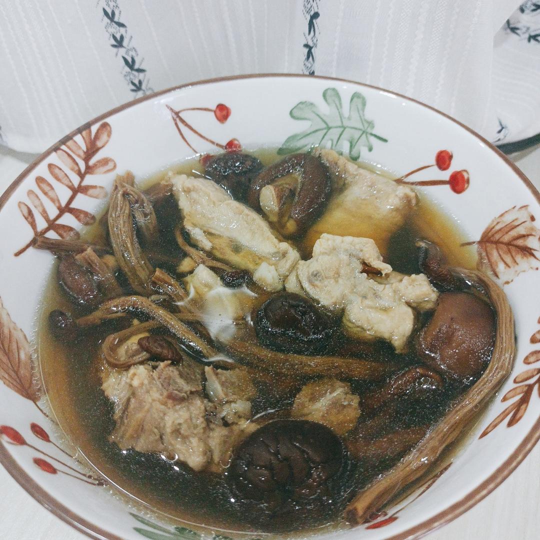 茶树菇排骨汤