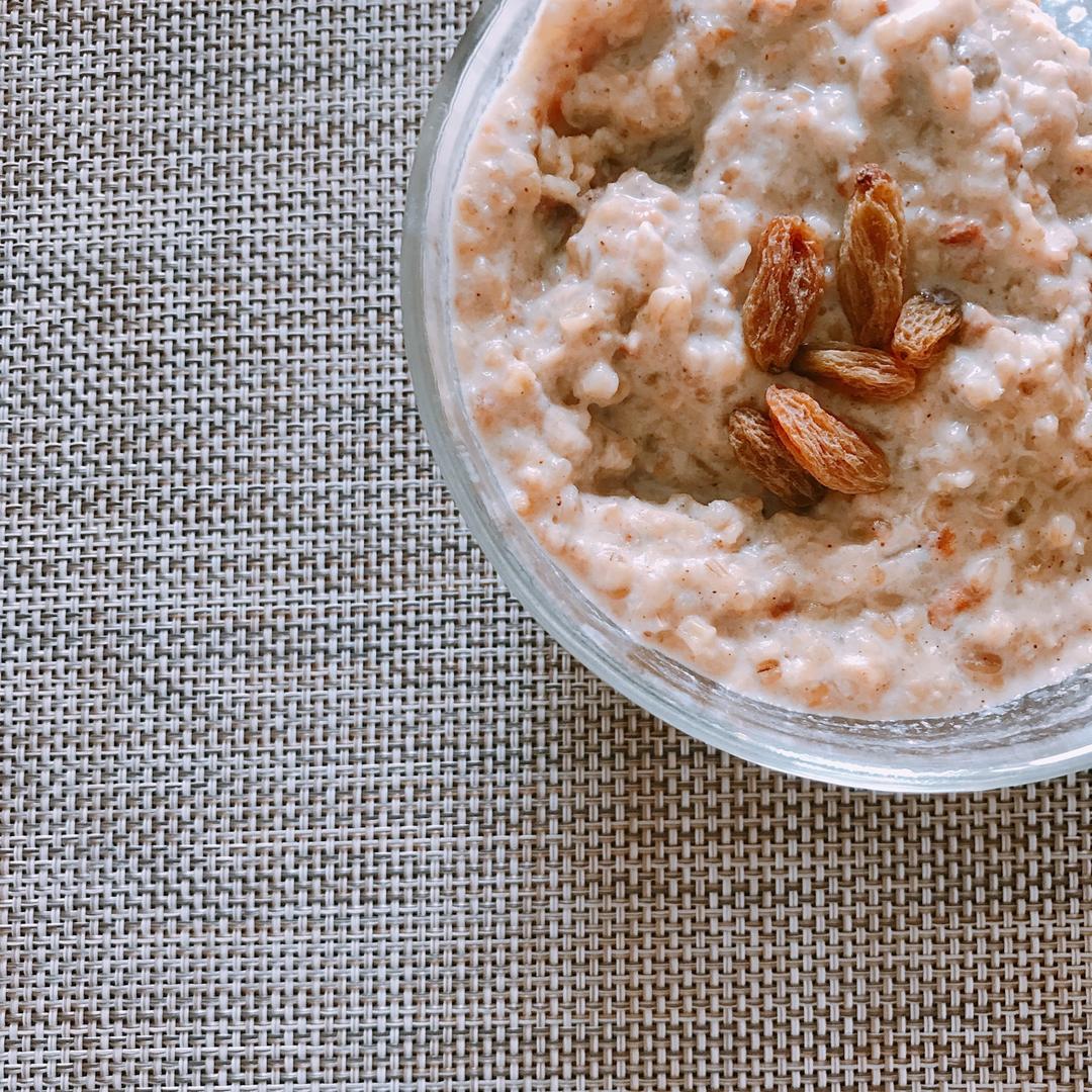 葡萄干肉桂早餐燕麦粥丨健康·三餐