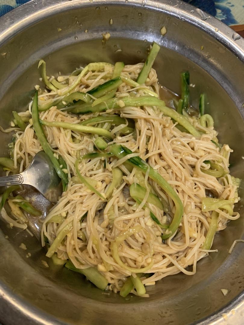 爽口金针菇拌黄瓜🥒