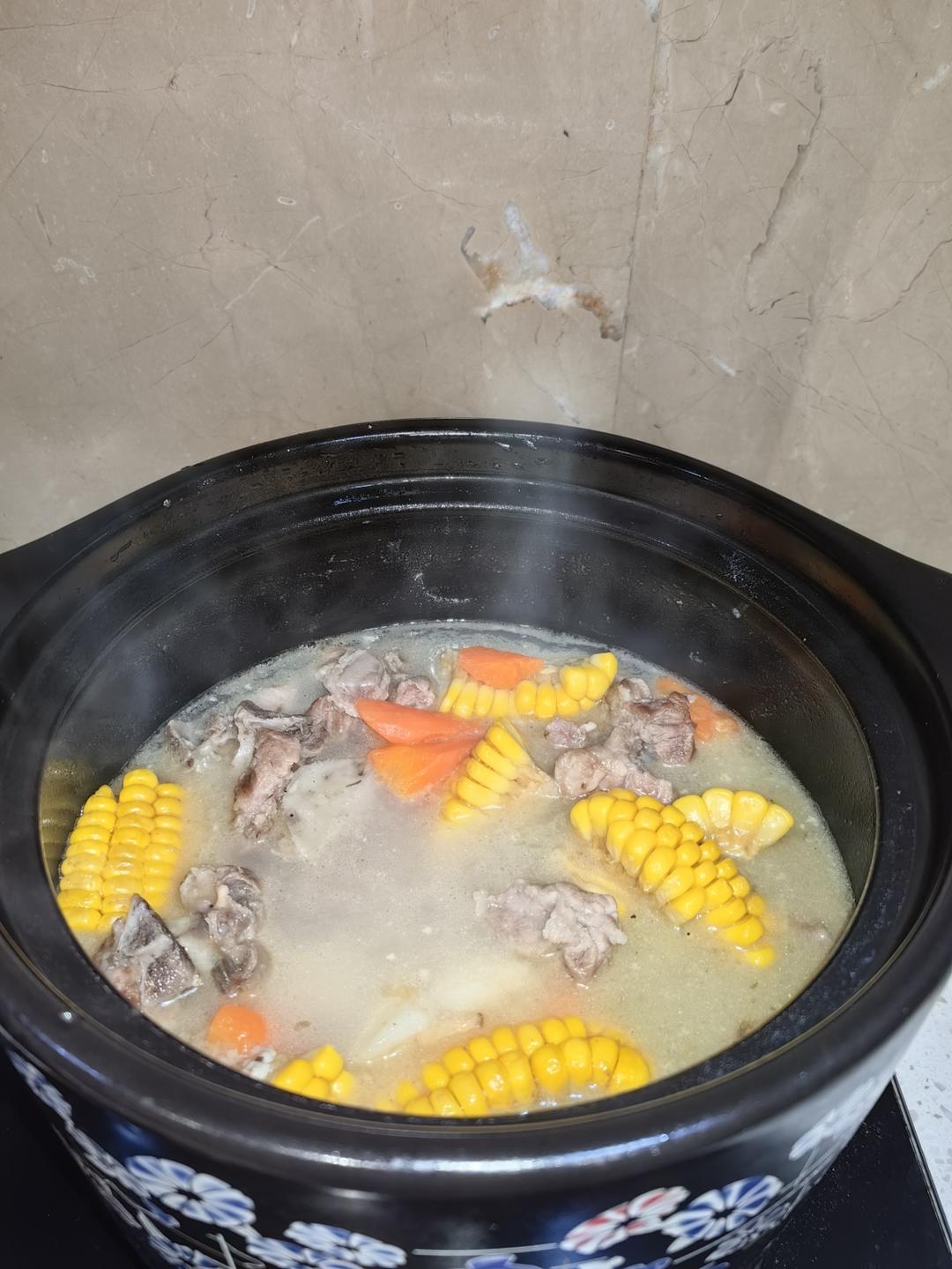 连吃三碗的玉米山药排骨汤