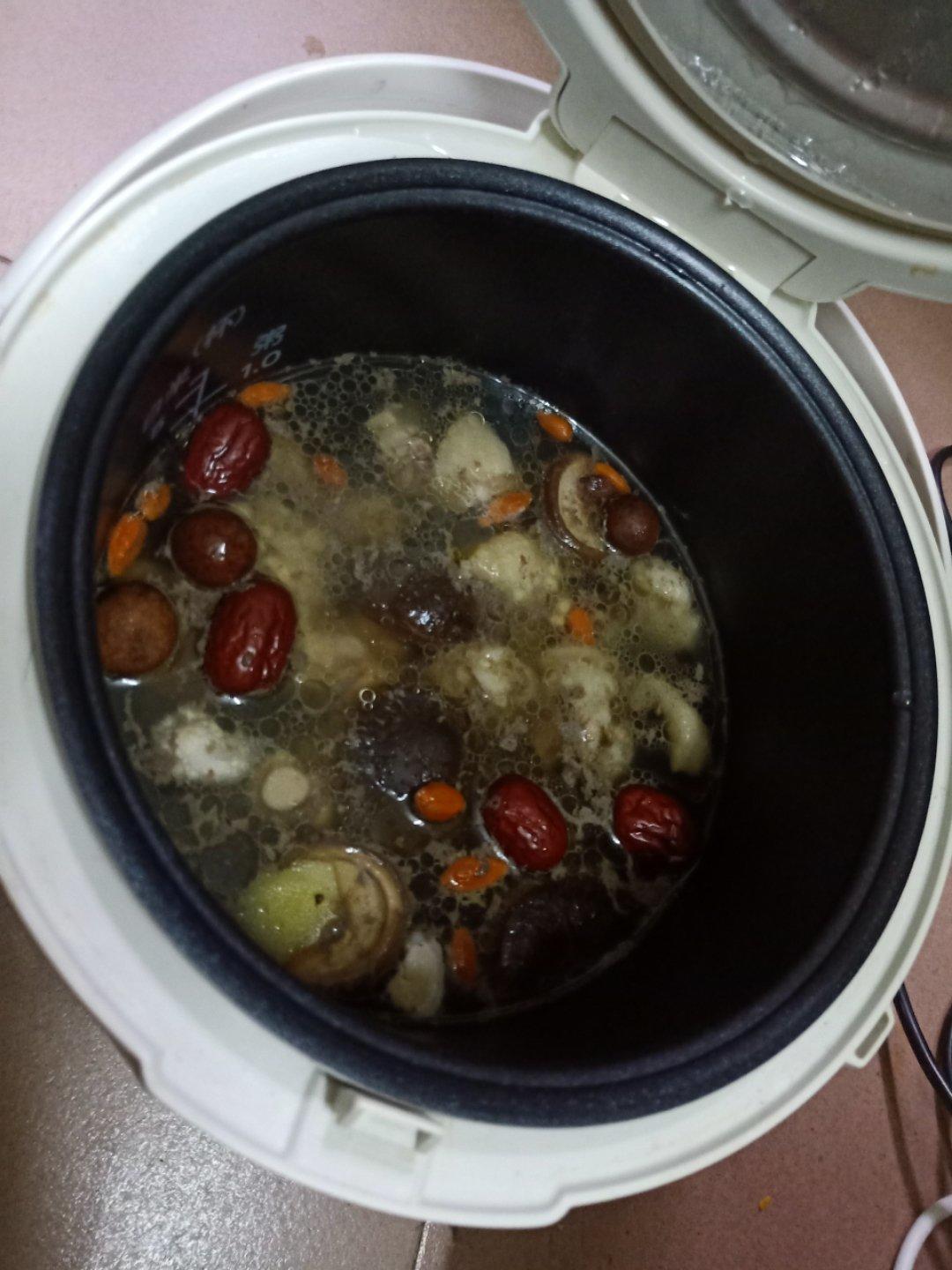 crayons做的电饭锅香菇鸡汤