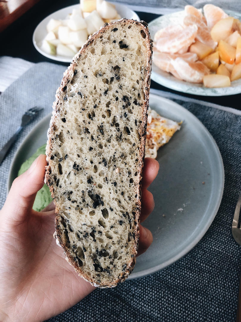 【Tartine Bread】Semolina芝麻小茴香籽天然酵种欧包（附关于面团粘在藤篮里倒不出来的问题）