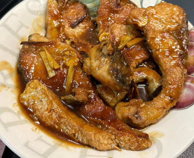 酱汁焖鱼腩的做法