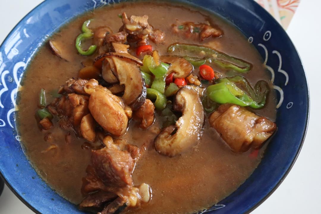 自制黄焖鸡真的绝了好吃到爆炸不夸张