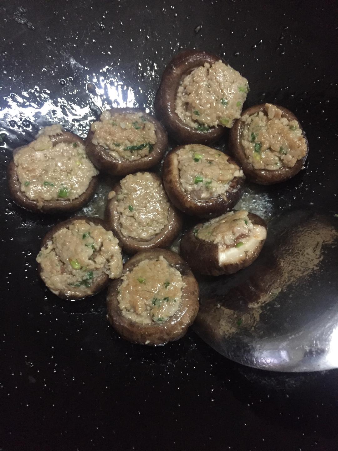 美味的肉酿香菇～～孩子爱吃的下饭菜