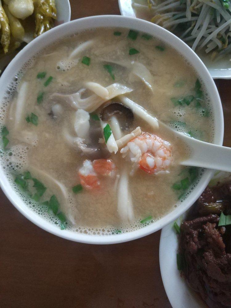 蟹味菇金汤鲜虾豆腐羹