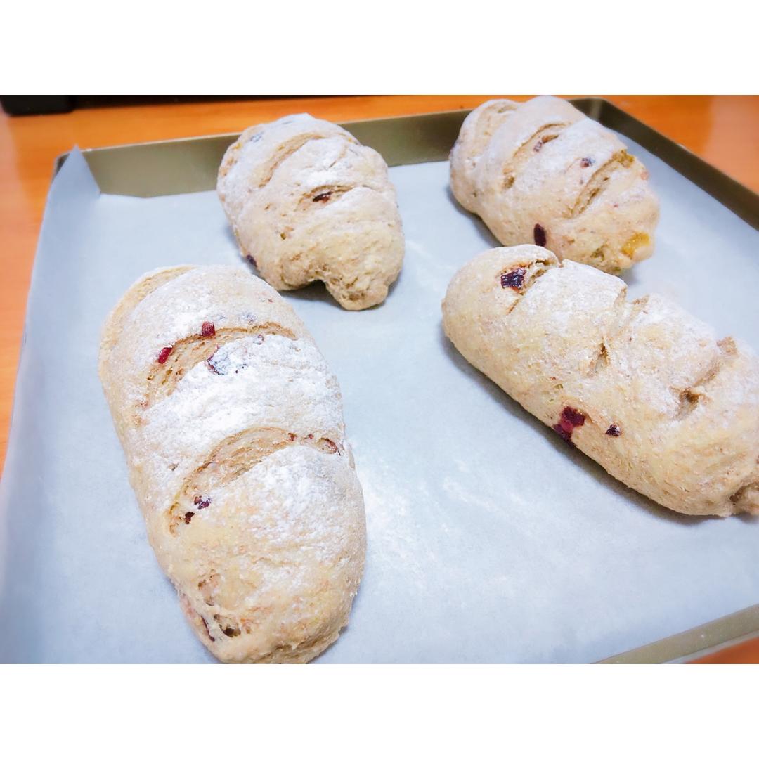 全麦葡萄干面包