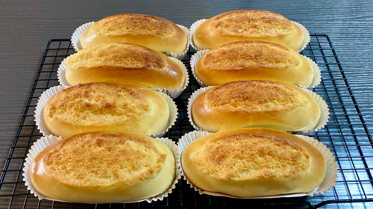 奶香椰蓉面包，出炉时满屋是奶香椰香的味道。的做法 步骤13