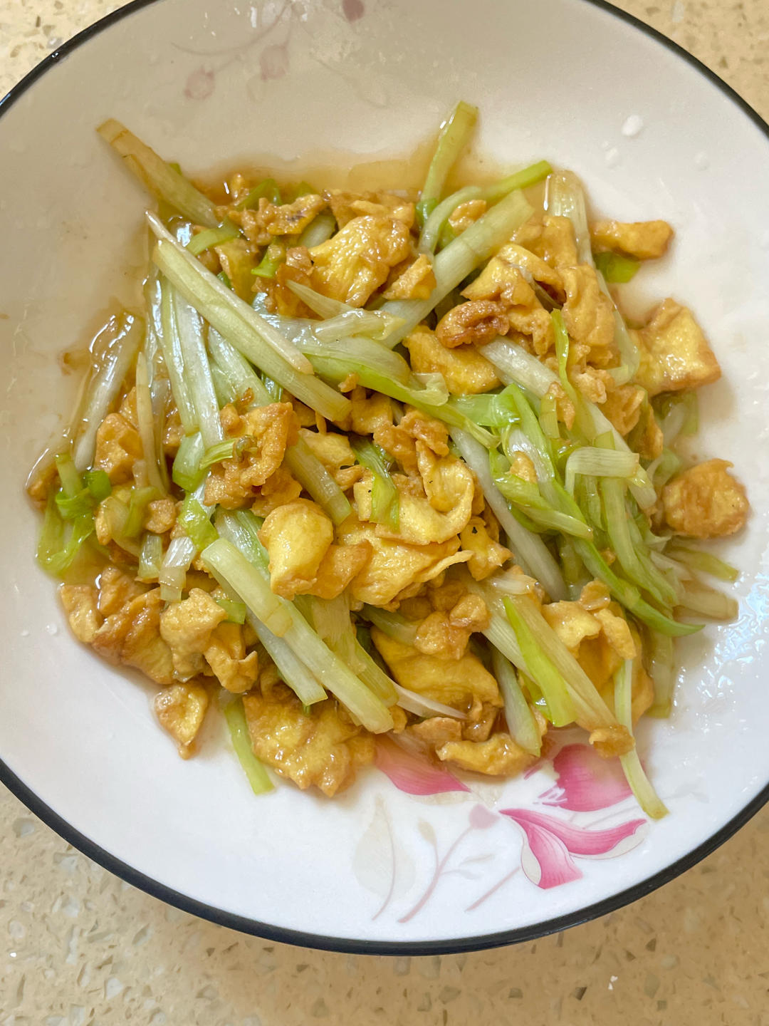 整个简单的韭黄炒蛋（手把手教学）