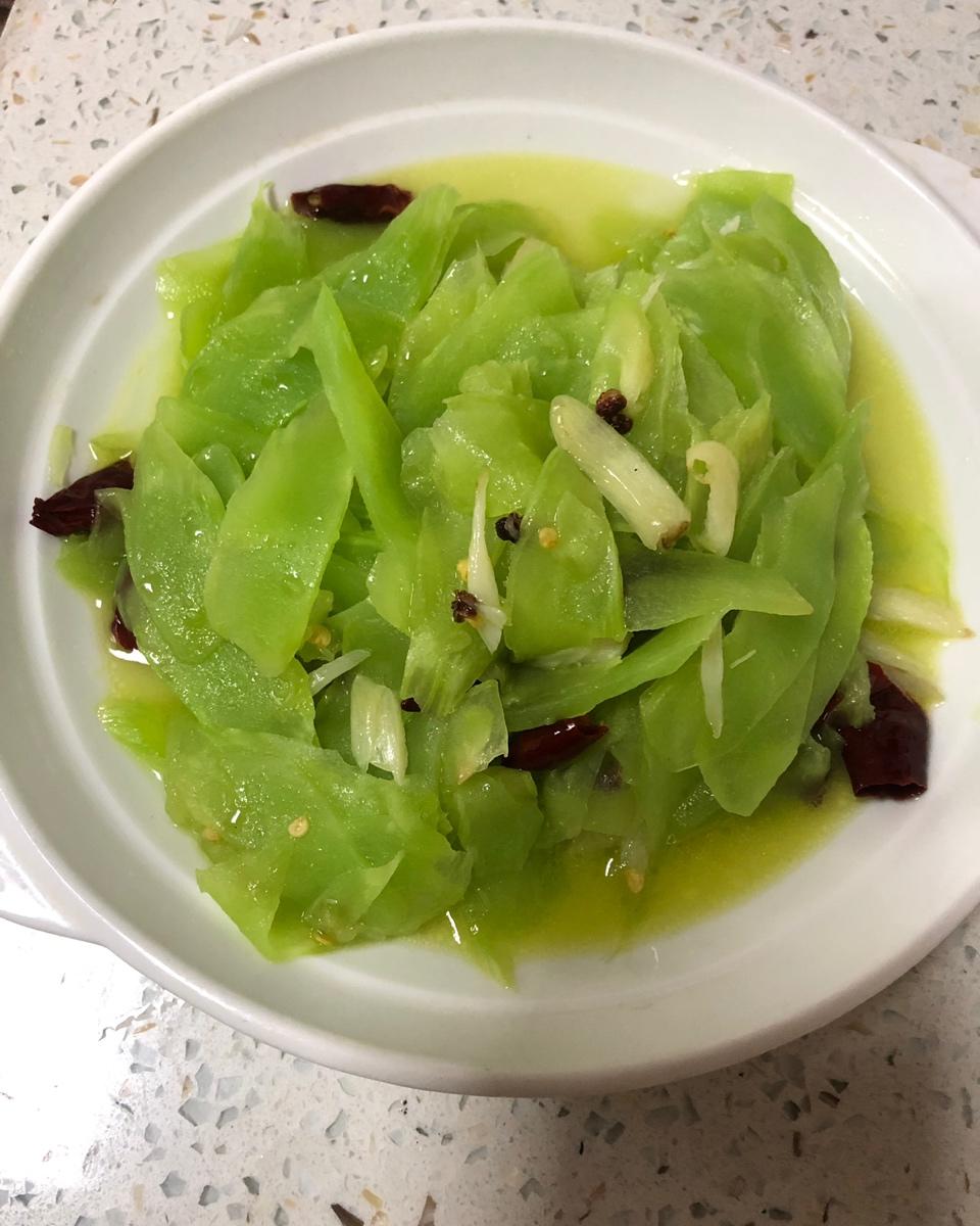 清炒莴笋