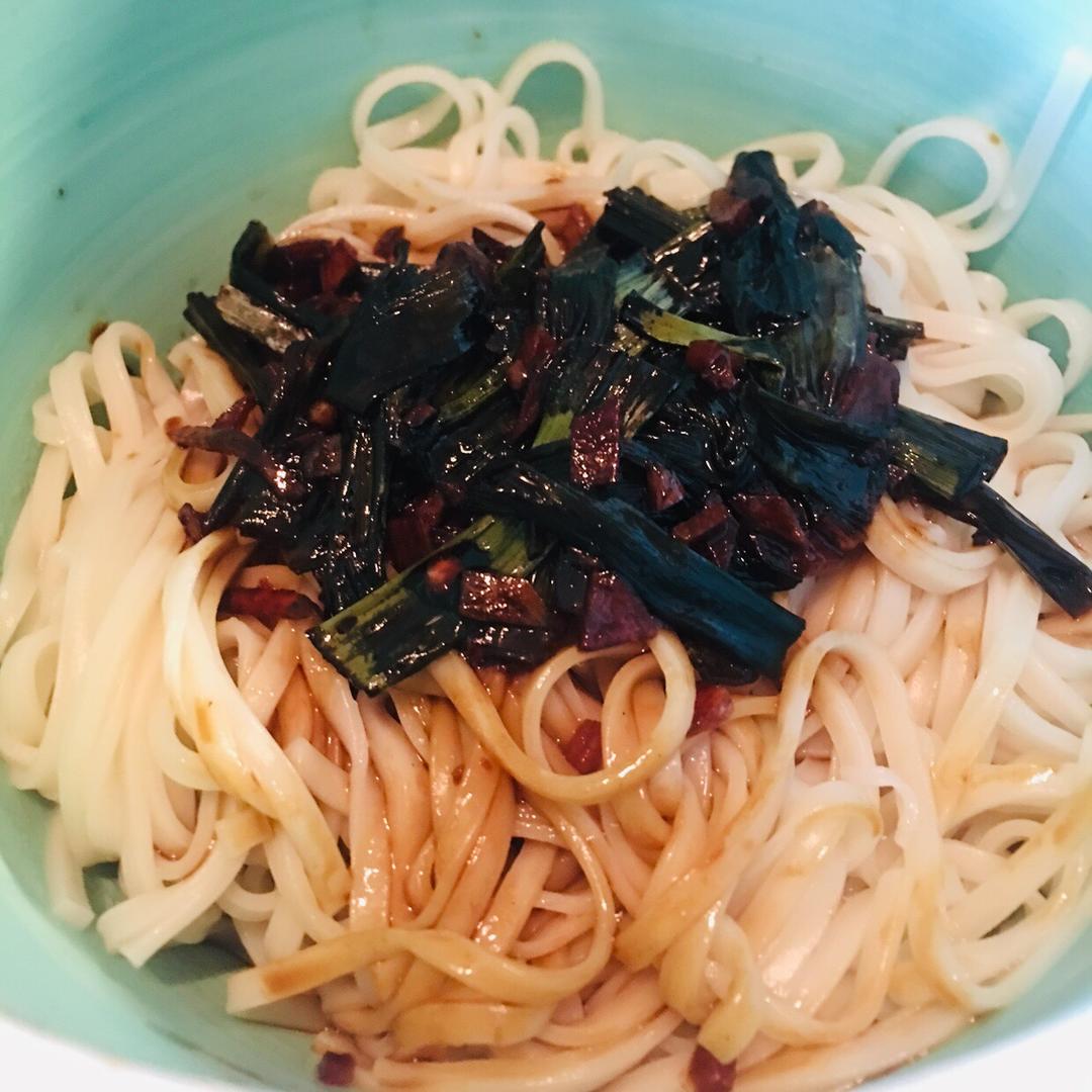 10分钟搞定的一碗葱油拌面